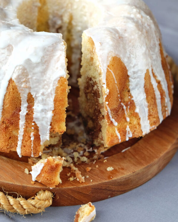 Rezept: Gugelhupf mit Marzipan und gehackten Mandeln