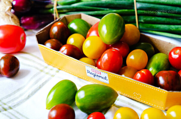 Lauwarmer Tomatensalat mit selbst gemachtem Basilikum Frischkäse und ...