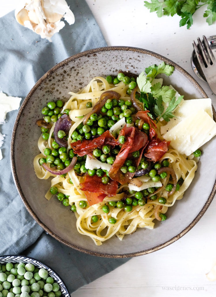 Rezept: Tagliatelle mit Serrano Schinken, Erbsen und Parmesan