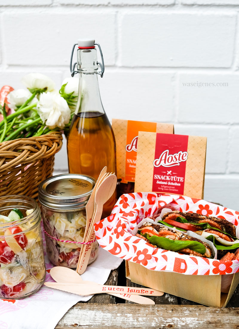 Rezept: Süß-scharfer Tortellini Salat mit Ananas und Dijon-Senf-Dressing, Sandwiches und Salami Snack Tüte | waseigenes.com