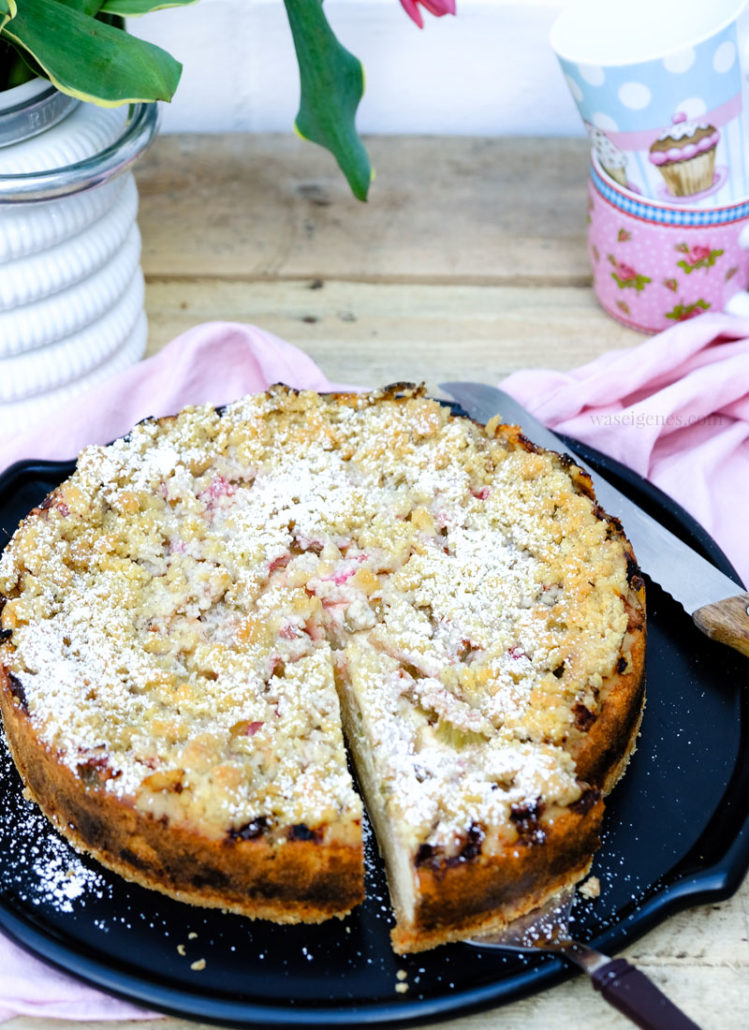 Rhabarber Quarkkuchen mit Streuseln | Rezept mit und ohne Thermomix.