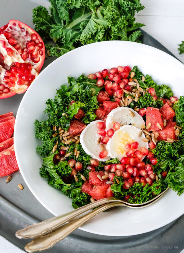 Grünkohlsalat: Grapefruit, Granatapfel, Ziegenkäse, Sonnenblumenkernen