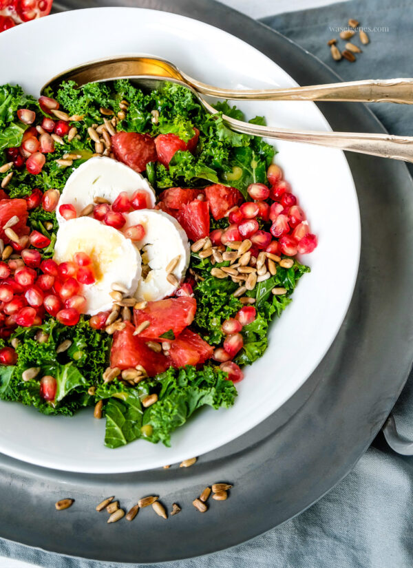 Grünkohlsalat: Grapefruit, Granatapfel, Ziegenkäse, Sonnenblumenkernen