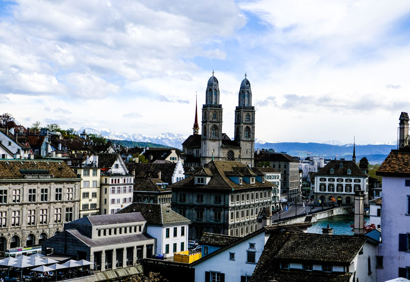 Zürich - Blick vom Lindenhof auf den Grossmünster | waseigenes.com
