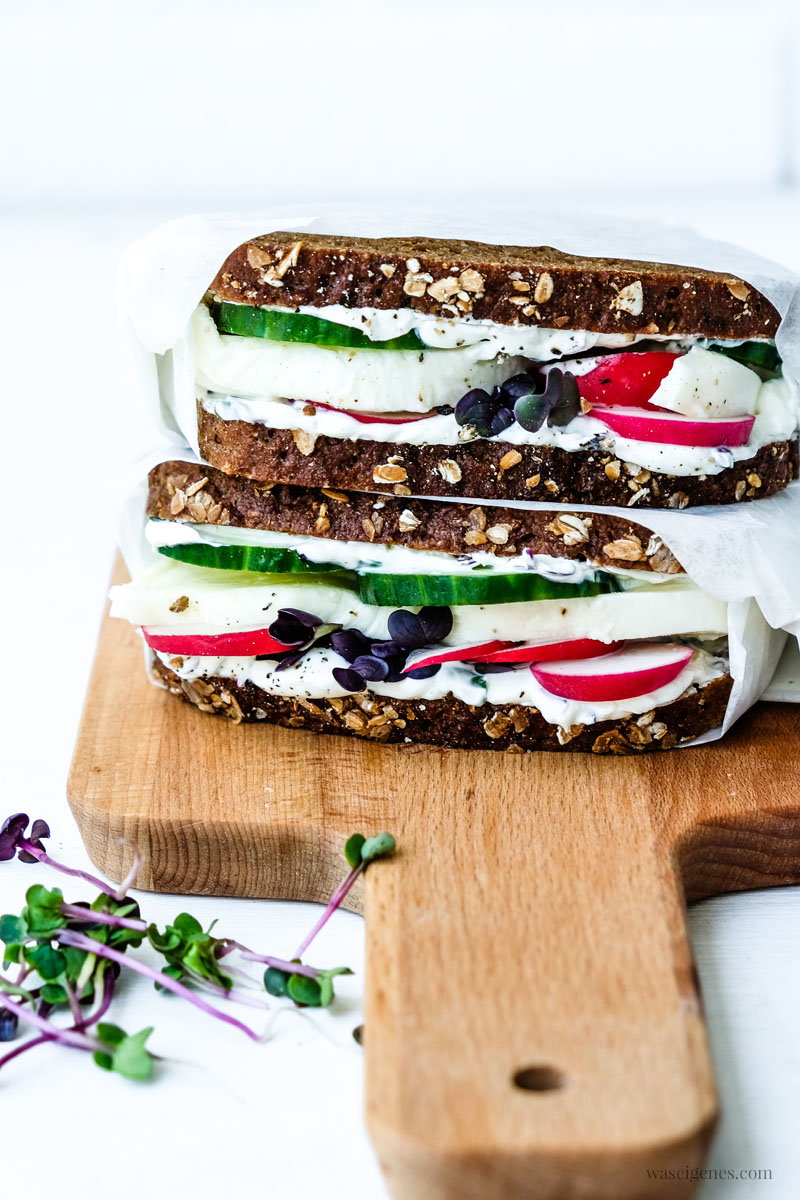 Für's Picknick: Rezept für ein Mozzarella-Gurken-Sandwich | waseigenes.com