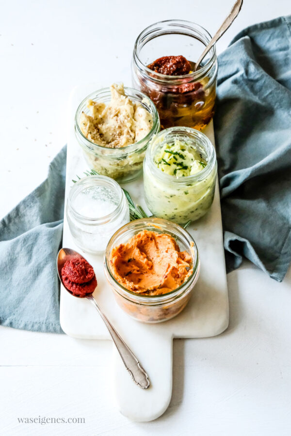 Grillbutter selber machen: Rezept für eine würzige Tomatenbutter.