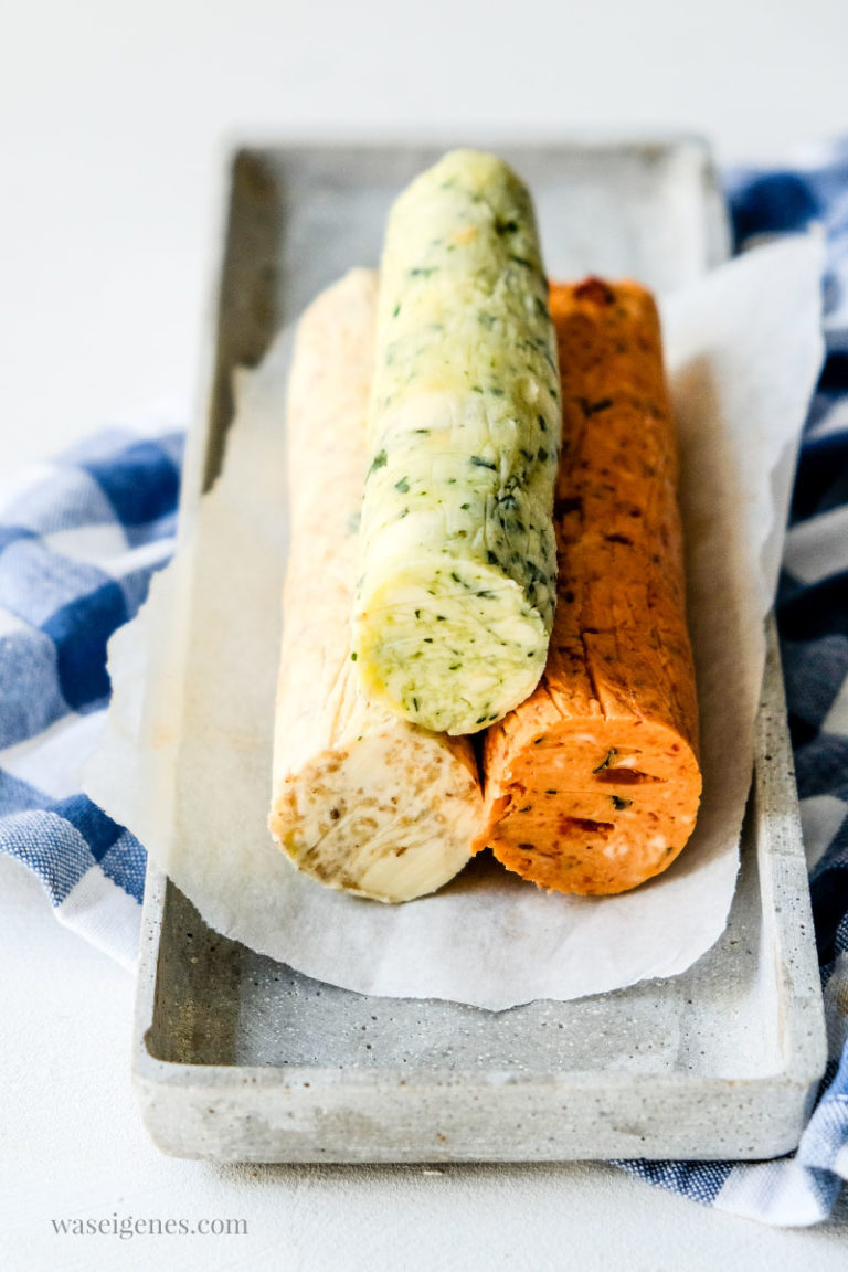 Grillbutter selber machen: Rezept für eine würzige Tomatenbutter.