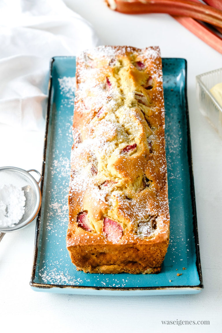 Rhabarber-Kastenkuchen mit Joghurt - sonst ohne Schnickeldi {Rezept}