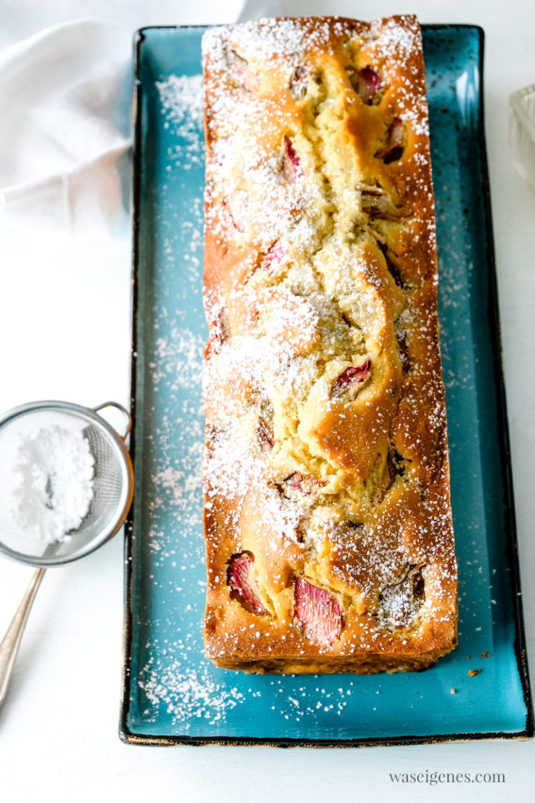 Rhabarber-Kastenkuchen mit Joghurt - sonst ohne Schnickeldi {Rezept}