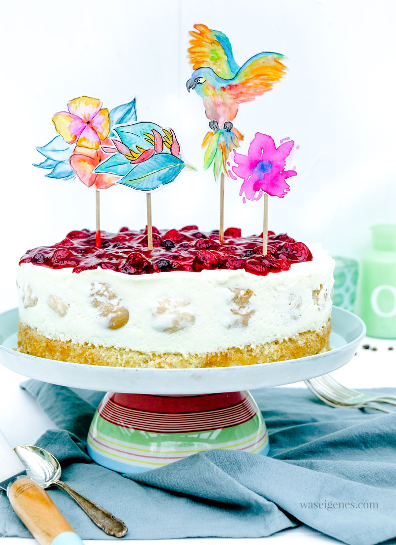 Rezept: Windbeuteltorte - fruchtige Sahne-Joghurt-Torte mit mini Windbeutel und Roter Grütze | waseigenes.com #waseigenes #windbeuteltorte