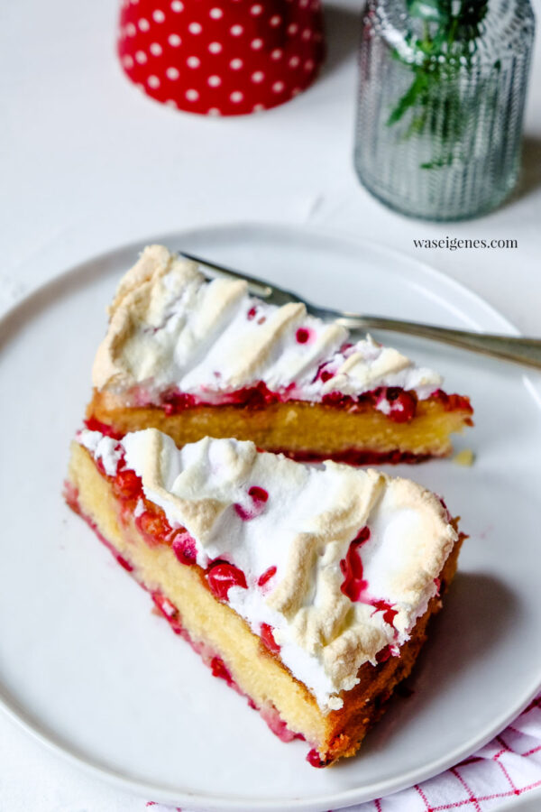 Johannisbeerkuchen mit Baiserhaube und Buttermilch | was eigenes