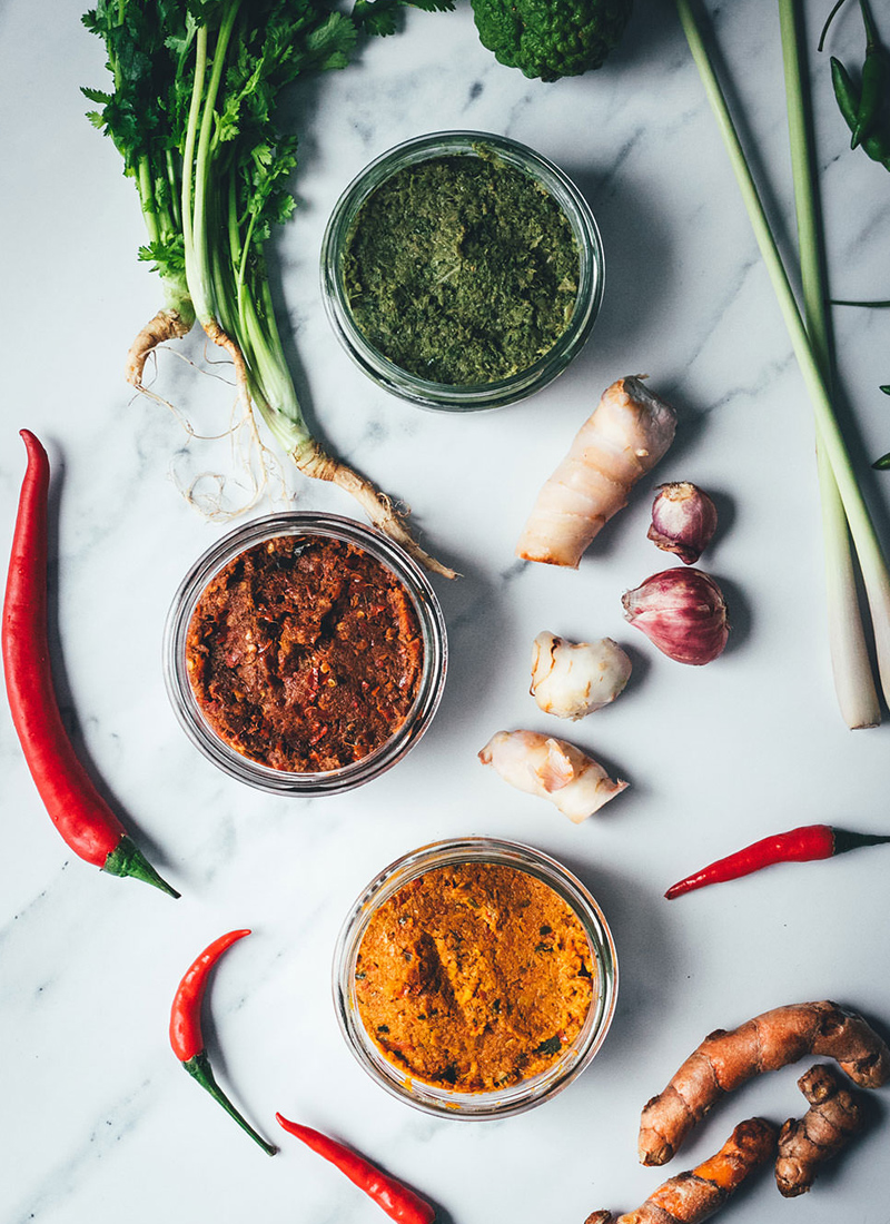 Rote, grüne und gelbe Currypaste für Thai-Curry selber machen von moey's kitchen | Curry aus dem Thermomix