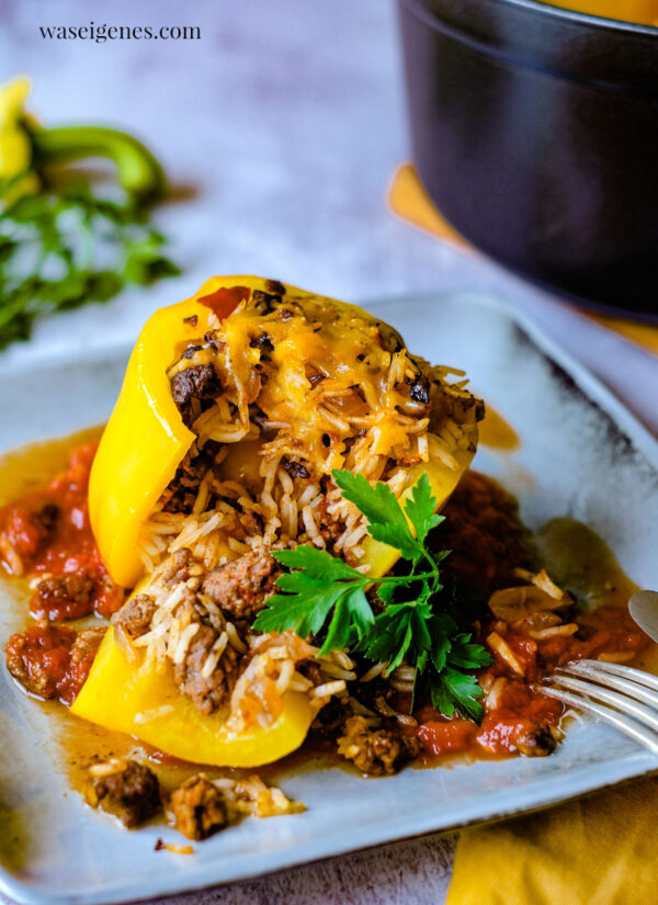 Gefüllte Paprika mit Reis, Hack und Tomatensoße | was eigenes