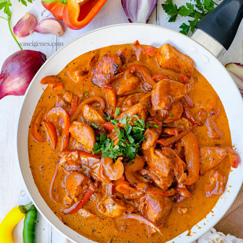 Paprika Sahne Hähnchen mit Bandnudeln | waseigenes.com