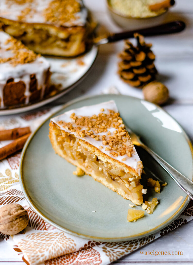 Rezept: Gedeckter Apfelkuchen mit Zuckerguss und Zimt-Mandeln | Was backe ich heute? | Kuchenrezept | waseigenes.com