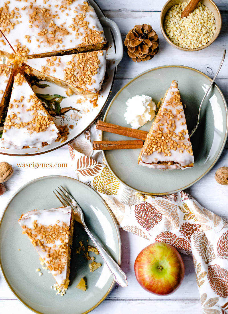 Rezept: Gedeckter Apfelkuchen mit Zuckerguss und Zimt-Mandeln | Was backe ich heute? | Kuchenrezept | waseigenes.com