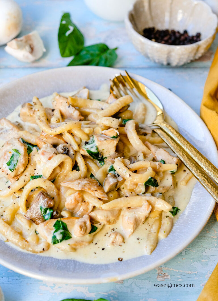 Hähnchengeschnetzeltes mit Champignon-Spinat-Soße &amp; Spätzle