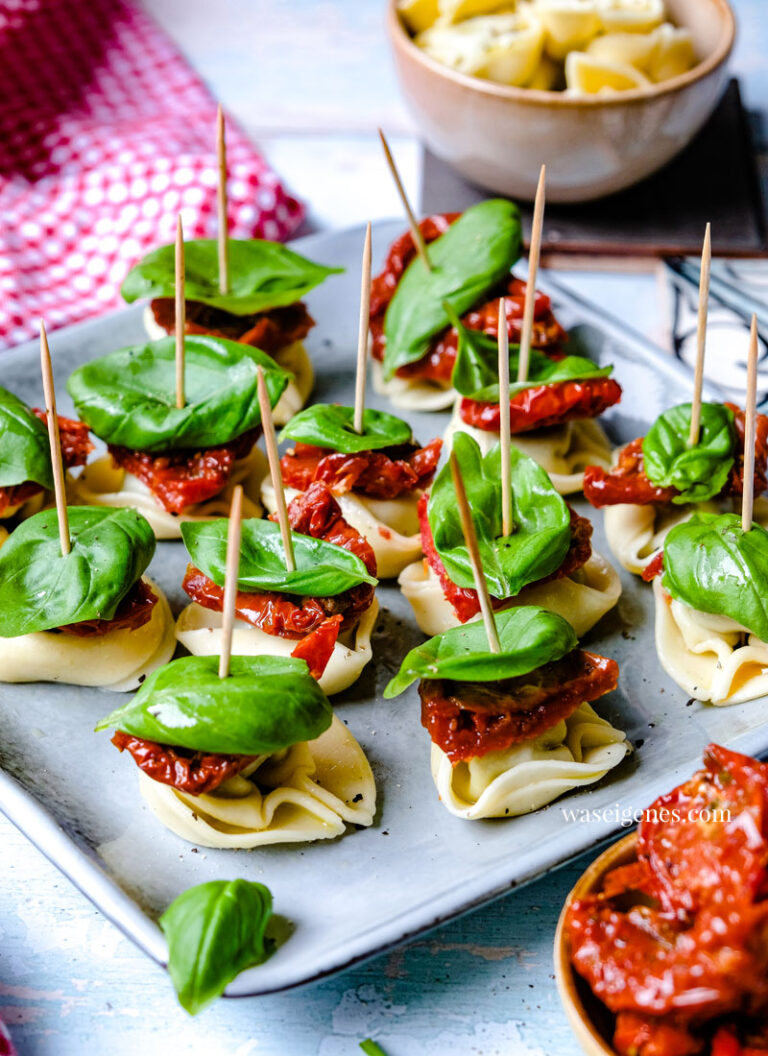 Tortelloni-Tomaten-Spieße mit Basilikum | waseigenes.com