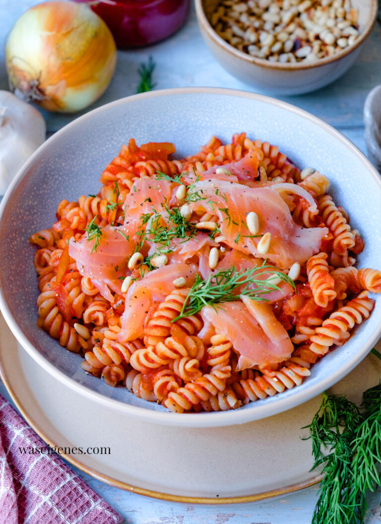 Nudeln Mit Ger Uchertem Lachs In Tomatenso E Waseigenes Com