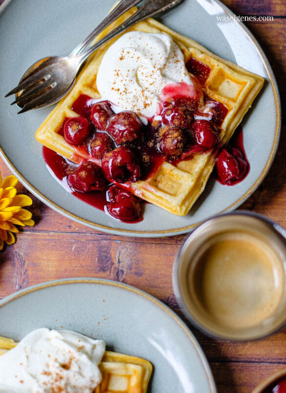 Waffeln mit Kirschen - Beste Waffelrezept ever &amp; Punschkirschen