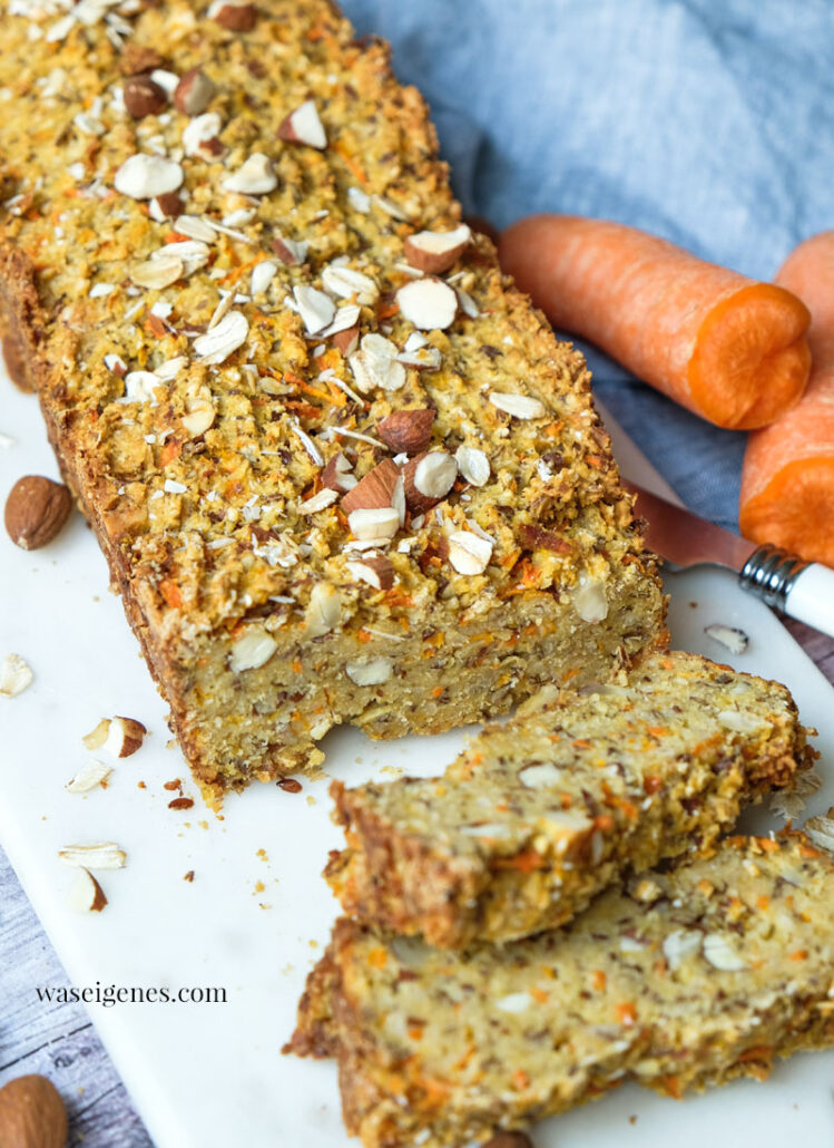 Haferflocken-Möhren-Brot mit Quark &amp; Mandeln {ohne Mehl}