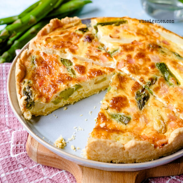 Spargelquiche mit grünem &amp; weißem Spargel – ganz einfach