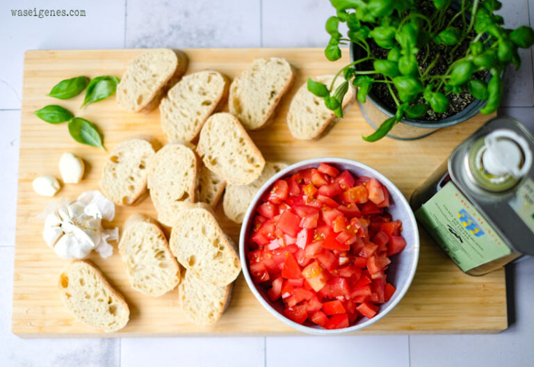 Klassische Bruschetta - das Original! Geröstetes Brot mit Tomaten