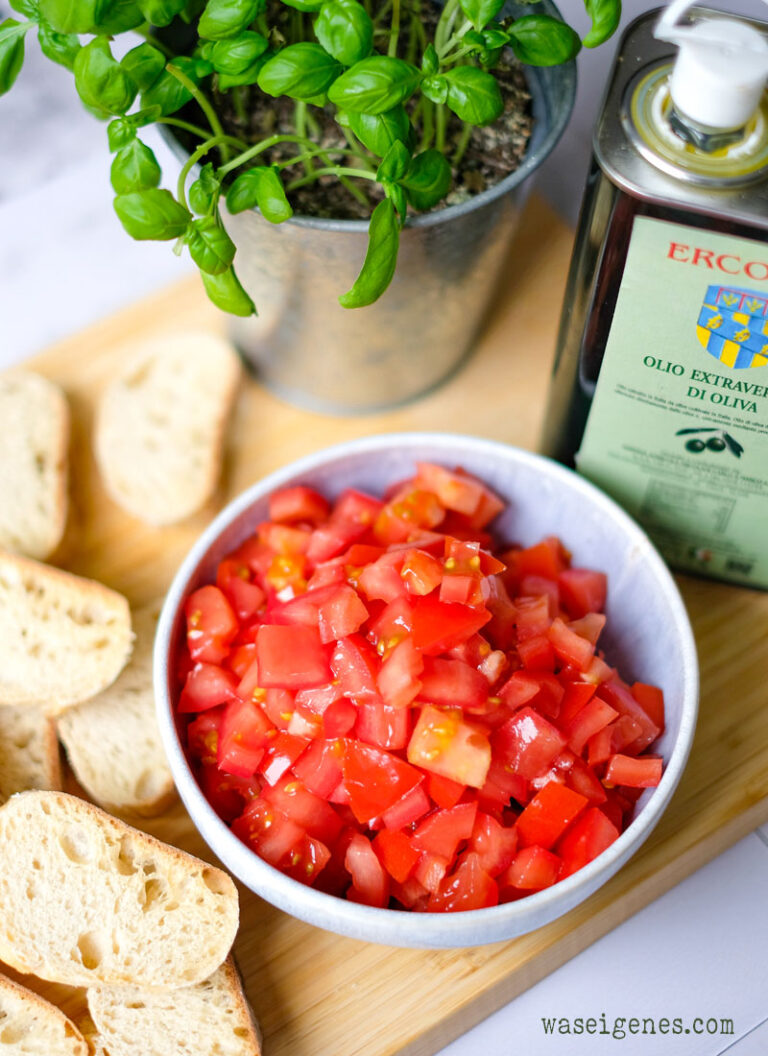 Klassische Bruschetta - das Original! Geröstetes Brot mit Tomaten