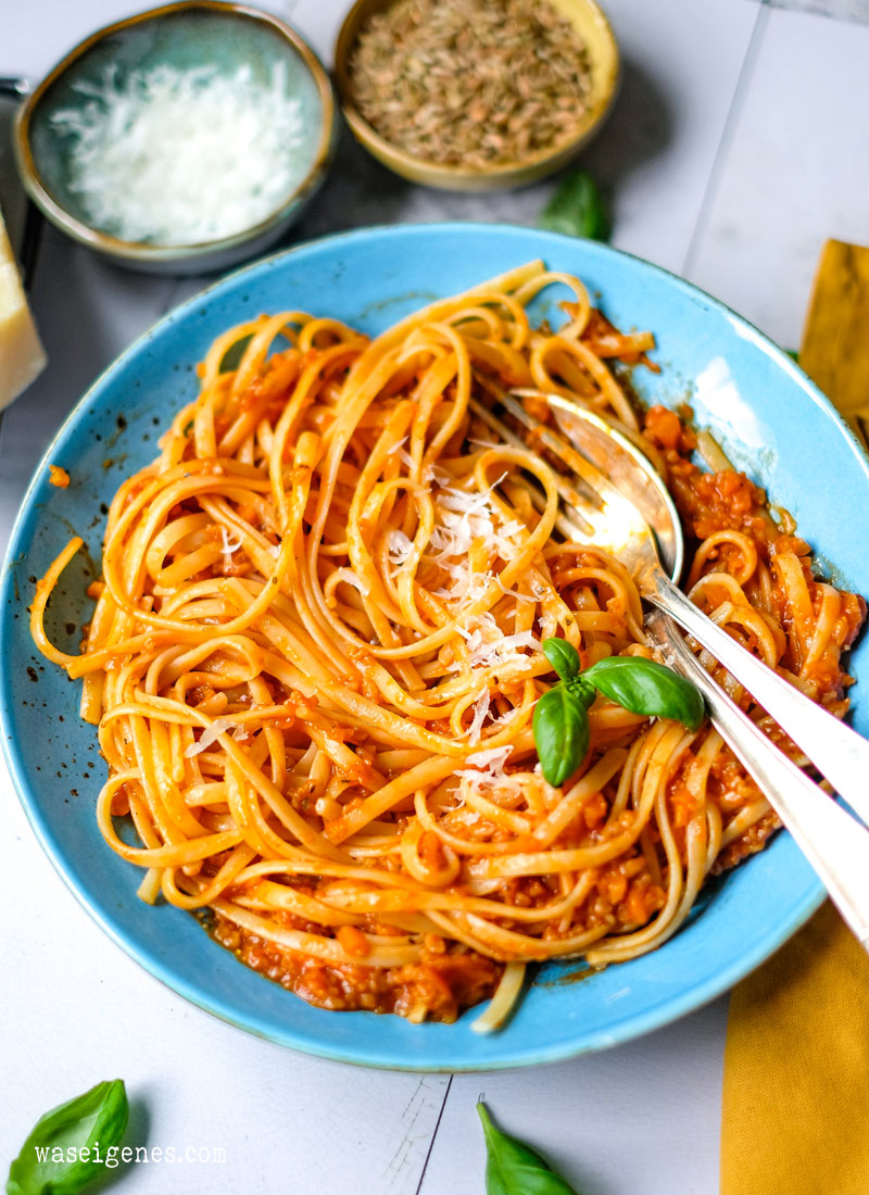 Rezept: Grünkern Bolognese mit Spaghetti - ein fantastisches und ganz einfaches vegetarisches Gericht | Was koche ich heute? | waseigenes.com