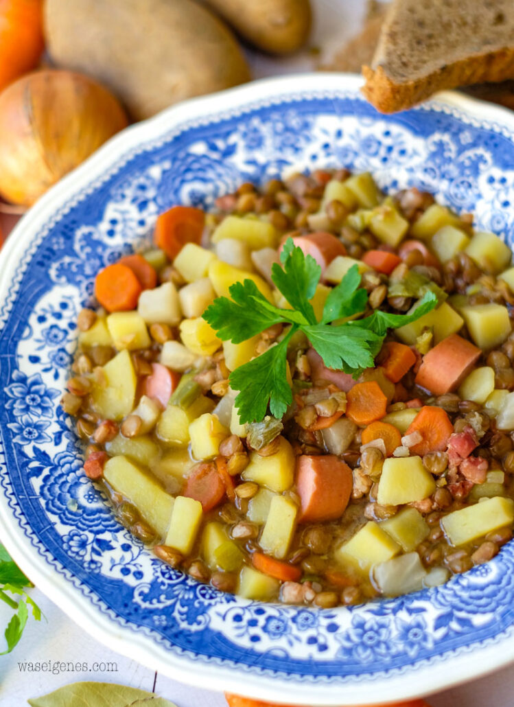 Rezept: Klassische Linsensuppe {wie bei Oma} | waseigenes.com | Ganz einfach - Was koche ich heute?