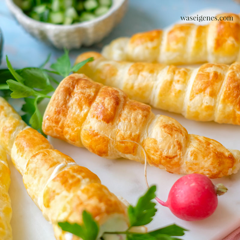 Rezept Blätterteigmöhren mit Quark-Schmand-Frischkäse-Creme, mit Radieschen und Salatgurke, Kresse und frischen Kräutern | Perfekt für den Osterbrunch oder das Osterbuffet | Rezepte für jeden Tag von: waseigenes.com