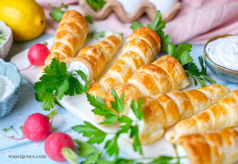 Rezept Blätterteigmöhren mit Quark-Schmand-Frischkäse-Creme, mit Radieschen und Salatgurke, Kresse und frischen Kräutern | Perfekt für den Osterbrunch oder das Osterbuffet | Rezepte für jeden Tag von: waseigenes.com