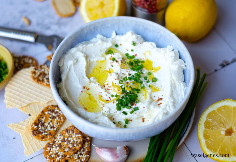 Feta-Zitronen-Dip mit Frischkäse, Knoblauch &amp; Schnittlauch