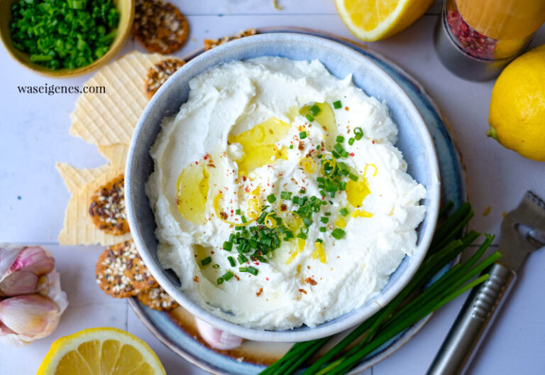 Feta-Zitronen-Dip mit Frischkäse, Knoblauch &amp; Schnittlauch