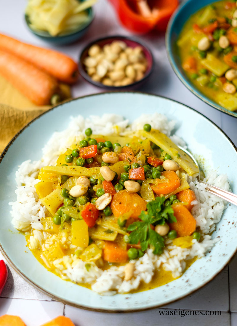 Rezept: Gemüse-Curry mit Kokosmilch, Erdnüssen und Reis | ein schnelles und köstliches Mittagessen | Was koche ich heute? | waseigenes.com