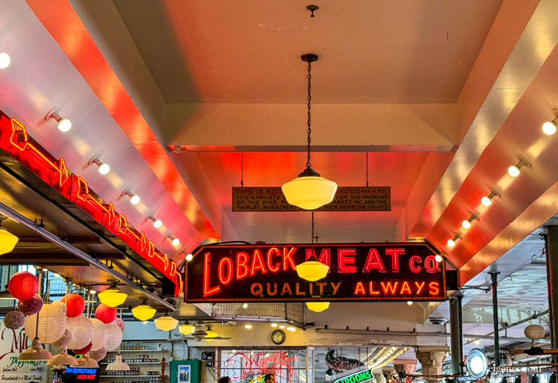 Seattle: Pike Place Market - Farmers Market - Historische Markthallen am Pike Place | Erster Starbucks Coffee, Tea and Spice | waseigenes.com