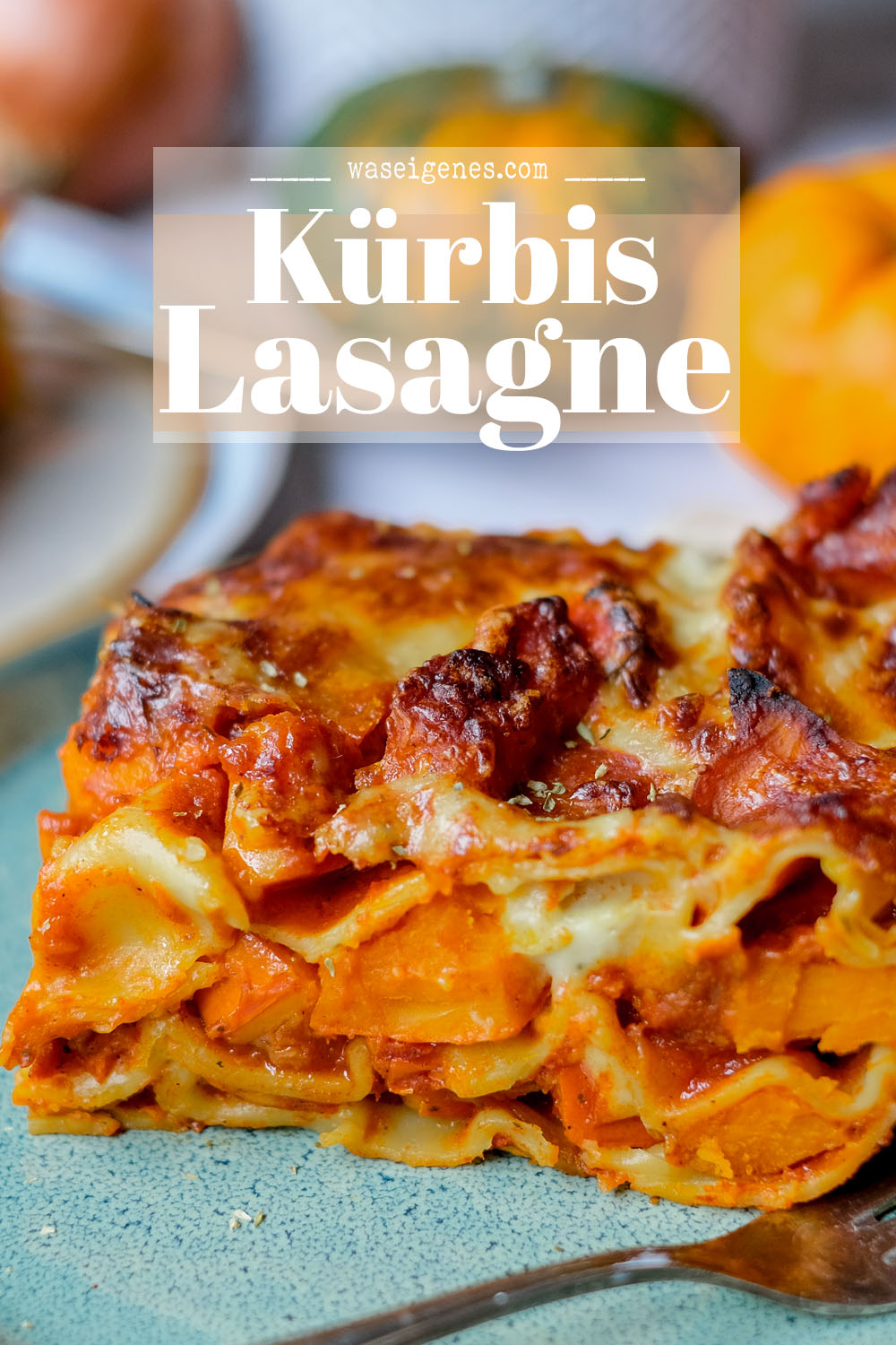 Rezept: Kürbis Lasagne ~ vegetarisch, ohne Hackfleisch, herzhaft-würzig mit Tomatensoße, Mozzarella und Béchamel | waseigenes.com | Was koche ich heute? | Rezepte für jeden Tag