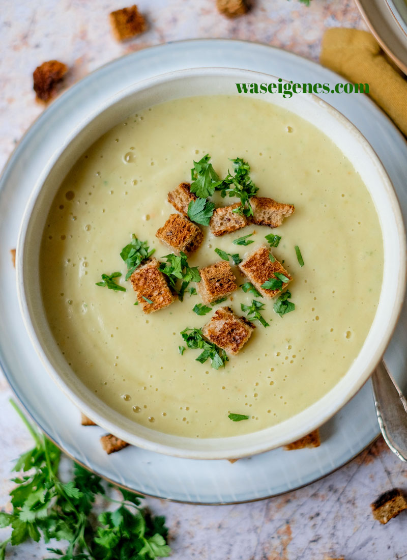 Rezept für eine Sellerie-Cremesuppe mit Toastbrotcroûtons | waseigenes.com