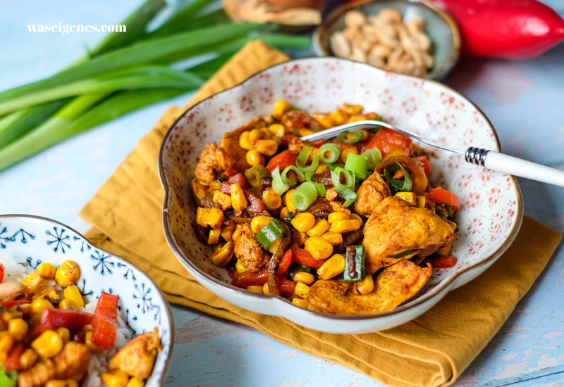 Rezept: Würzige Hähnchen-Gemüsepfanne mit Paprika, Mais, Sojasauce & Erdnüssen | waseigenes.com