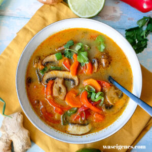 Rezept: Vegetarische Thai Kokos Suppe - einfache Gemüsesuppe mit Kokosmilch und Sojasauce | waseigenes.com