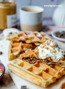 Rezept Croffles: Waffeln aus Croissant-Teig oder Croissants aus dem Waffeleisen | Gefüllt mit Erdnussbutter, Nuss-Nougat-Creme, Krokant, Bananen | Super einfach | Sensationell lecker | waseigenes.com